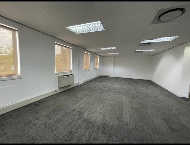 2,422M² OFFICE FOR SALE IN BRYANSTON